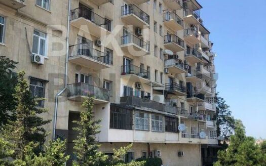 2 Rooms Old Apartment for Sale in Baku