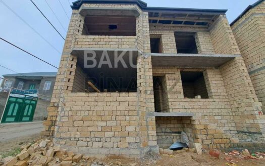 4 Room House / Villa for Sale in Baku