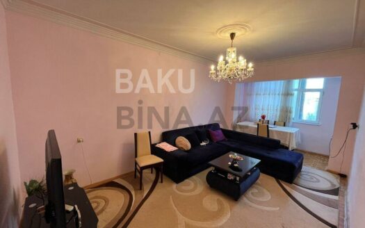 3 Room Old Apartment for Sale in Baku