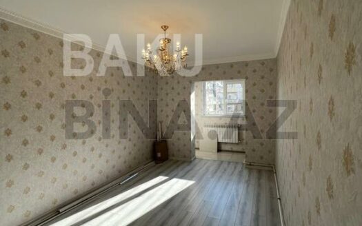 2 Rooms Old Apartment for Sale in Baku