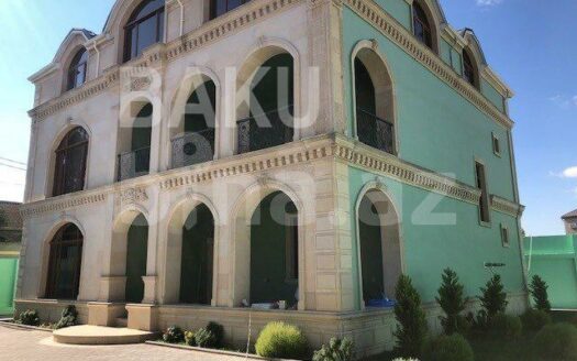 7 Room House / Villa for Sale in Baku