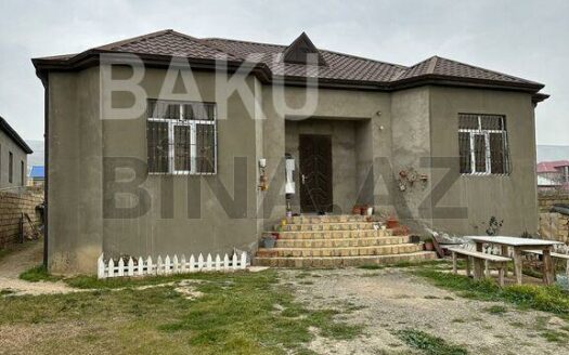 4 Room House / Villa for Sale in Baku