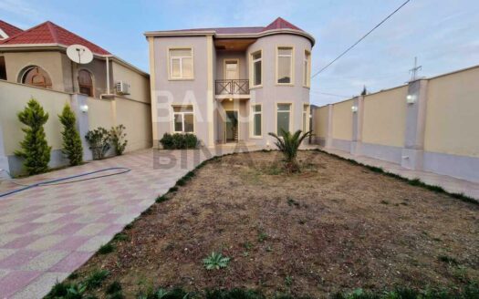 4 Room House / Villa for Sale in Baku