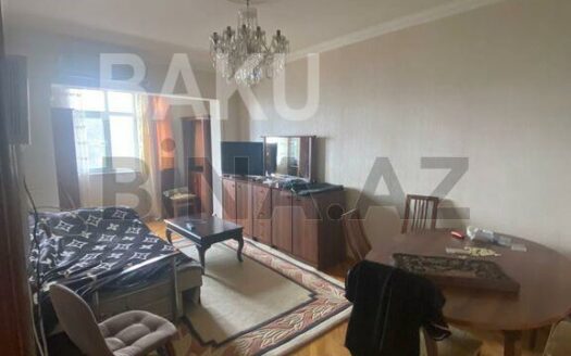 3 Room Old Apartment for Sale in Baku