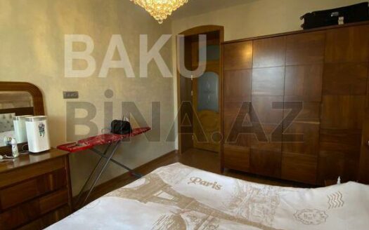 3 Room Old Apartment for Sale in Baku