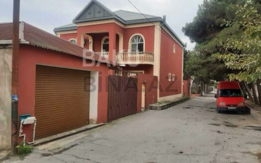 6 Room House / Villa for Sale in Baku