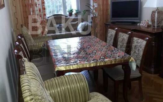 2 Rooms Old Apartment for Sale in Baku