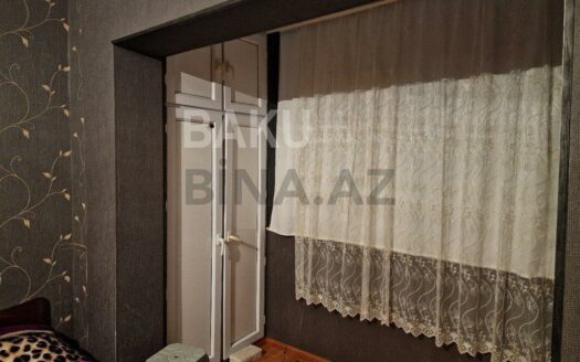 2 Rooms Old Apartment for Sale in Baku