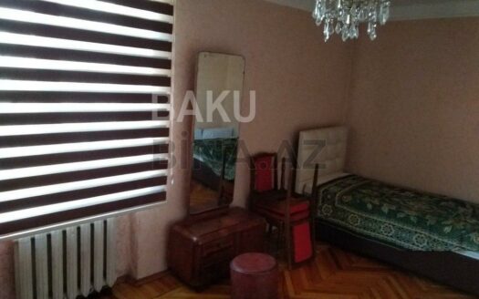 2 Rooms Old Apartment for Sale in Baku