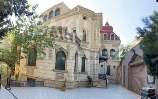 4 Room House / Villa for Sale in Baku