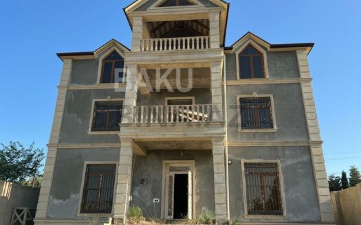 7 Room House / Villa for Sale in Baku