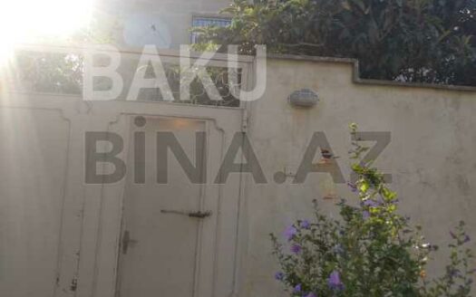 9 Room House / Villa for Sale in Baku