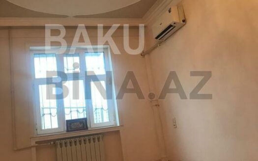 3 Room Old Apartment for Sale in Baku