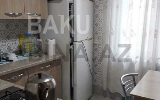 3 Room Old Apartment for Sale in Baku