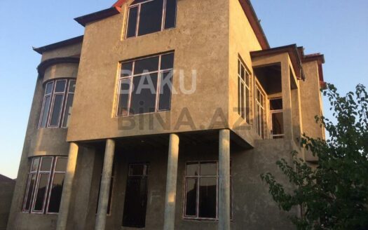 5 Room House / Villa for Sale in Baku