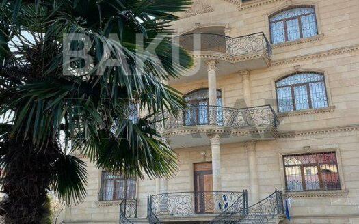 10 Room House / Villa for Sale in Baku