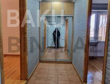 2 Rooms Old Apartment for Sale in Baku