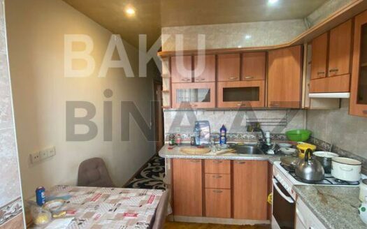 3 Room Old Apartment for Sale in Baku