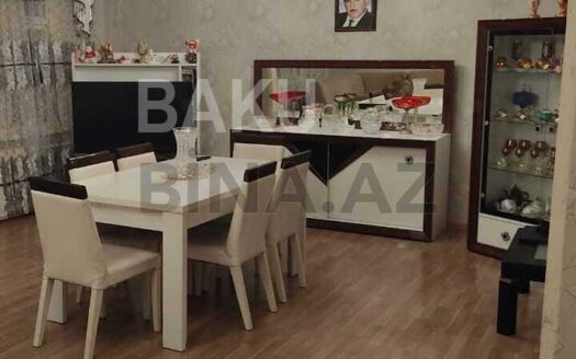 5-Room Old Apartment for Sale in Baku