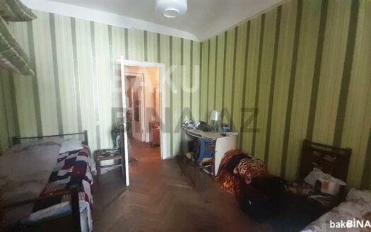 2 Rooms Old Apartment for Sale in Baku