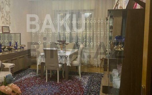 2 Rooms Old Apartment for Sale in Baku