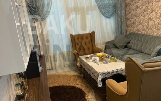 3 Room Old Apartment for Sale in Baku