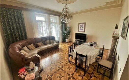 2 Rooms Old Apartment for Sale in Baku