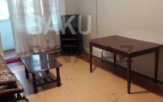 3 Room Old Apartment for Sale in Baku