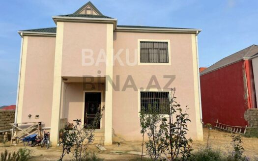 8 Room House / Villa for Sale in Baku