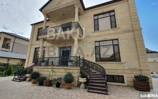 7 Room House / Villa for Sale in Baku