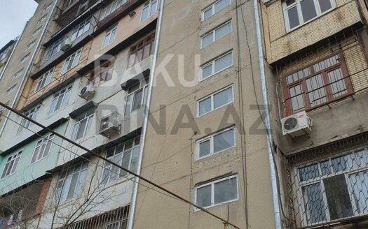 3 Room Old Apartment for Sale in Baku