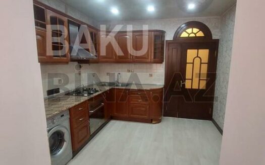 3 Room Old Apartment for Sale in Baku