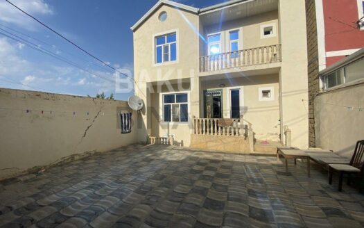 4 Room House / Villa for Sale in Baku