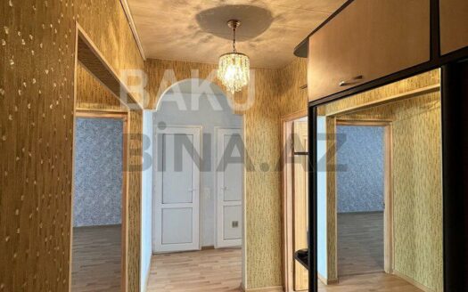 3 Room Old Apartment for Sale in Baku