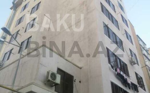 3 Room Old Apartment for Sale in Baku