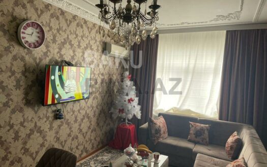 2 Rooms Old Apartment for Sale in Baku