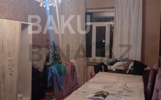 3 Room Old Apartment for Sale in Baku