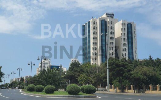 9 Room House / Villa for Sale in Baku