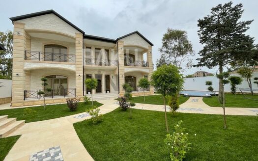 6 Room House / Villa for Sale in Baku