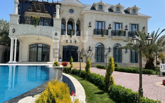 6 Room House / Villa for Sale in Baku