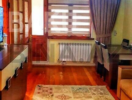 2 Rooms Old Apartment for Sale in Baku