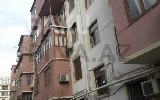 2 Rooms Old Apartment for Sale in Baku