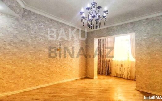 2 Rooms Old Apartment for Sale in Baku