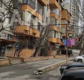 2 Rooms Old Apartment for Sale in Baku