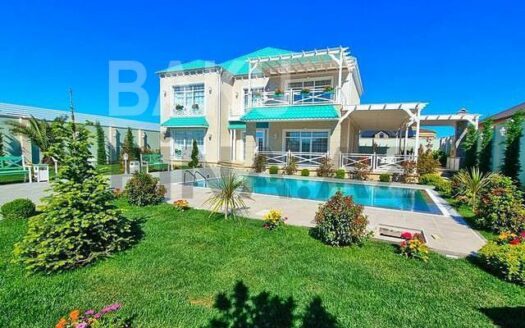 6 Room House / Villa for Sale in Baku