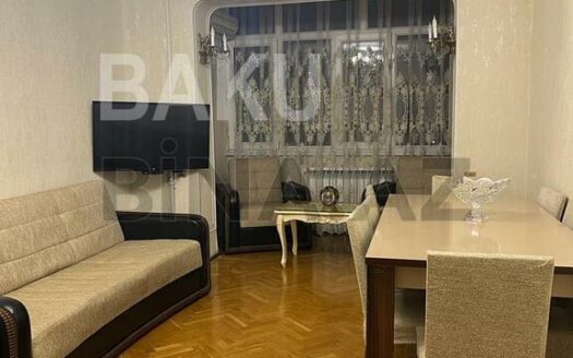 3 Room Old Apartment for Sale in Baku