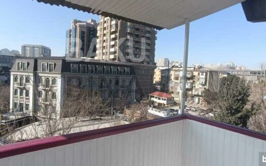 2 Rooms Old Apartment for Sale in Baku