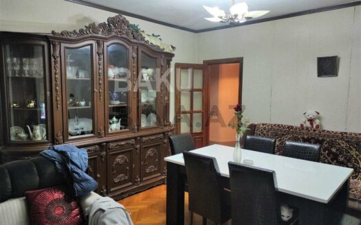 2 Rooms Old Apartment for Sale in Baku