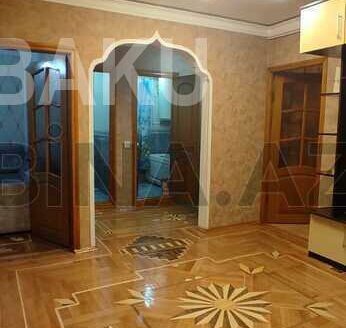 4 Room Old Apartment for Sale in Baku