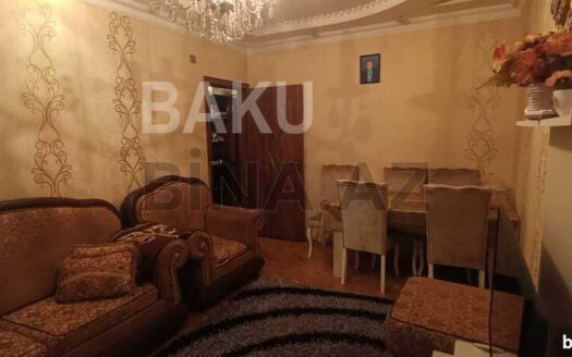 3 Room Old Apartment for Sale in Baku